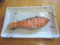 焼き鮭などの切り身にちょうどいい食器、長角皿