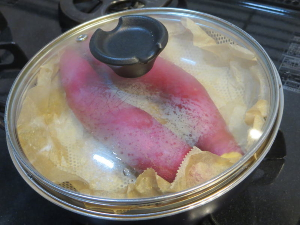 さつまいもを蒸す